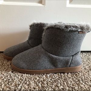 NWOT- Dearfoams Ankle Booties